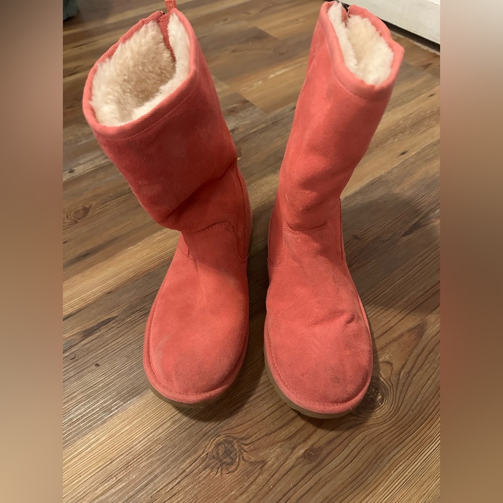 Pink uggs